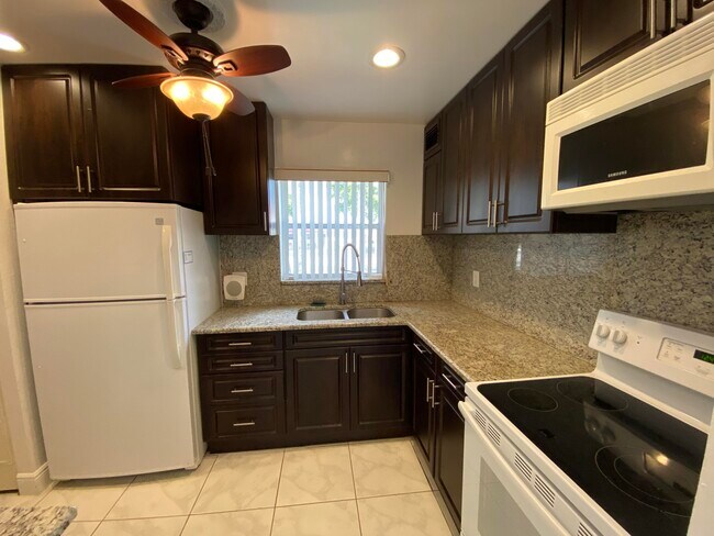Building Photo - 138 Lake Frances Dr
