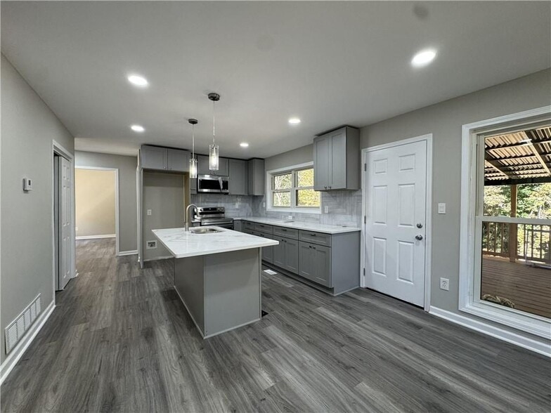 Building Photo - 3489 Creighton Rd SW