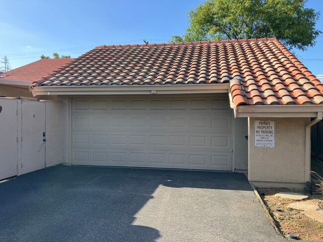 Building Photo - 1855 Scenic Dr