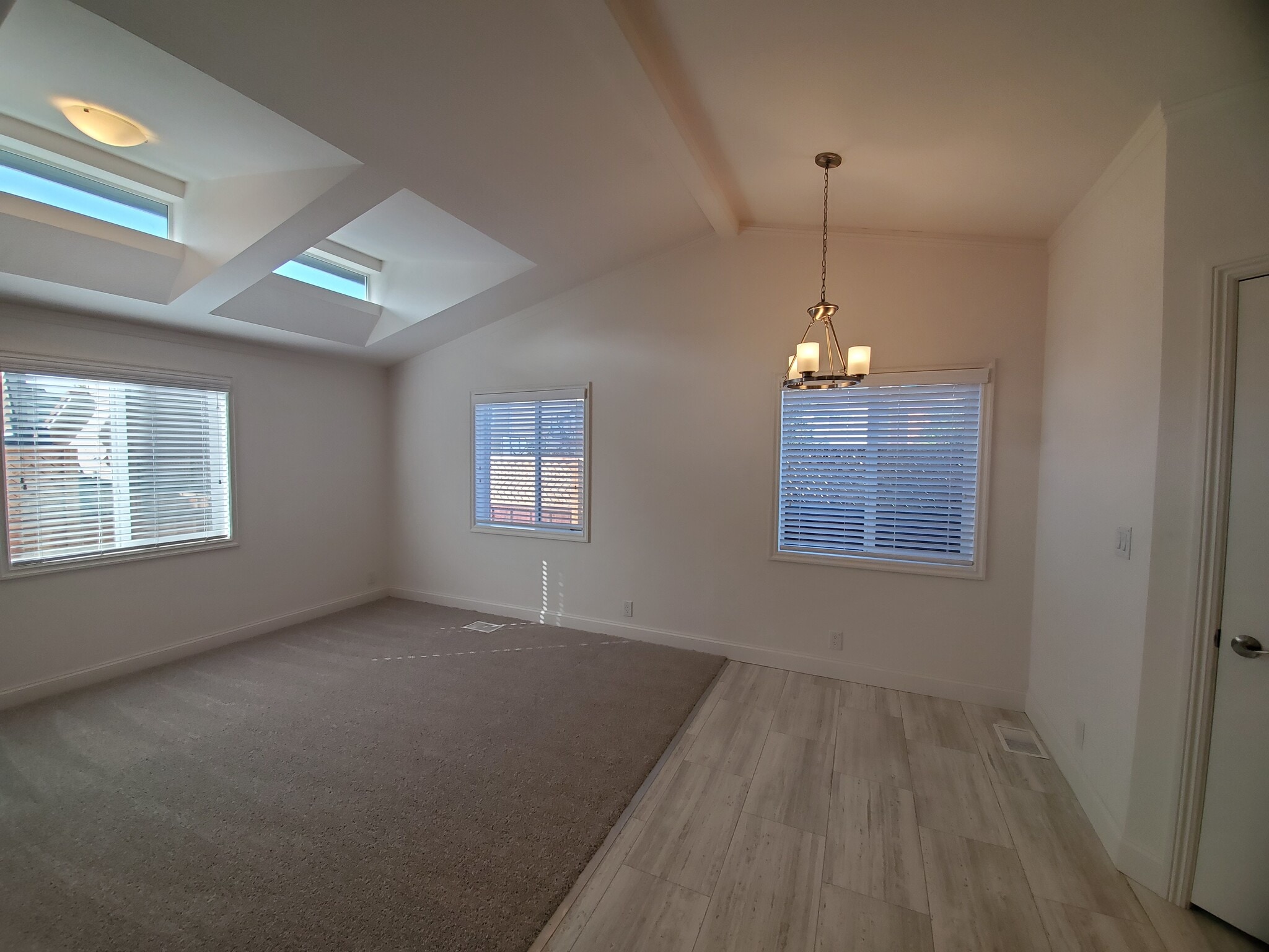 Building Photo - 25918 Meadowmist Dr