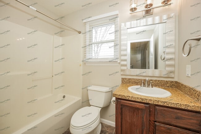 Building Photo - 3678 Lake Ave