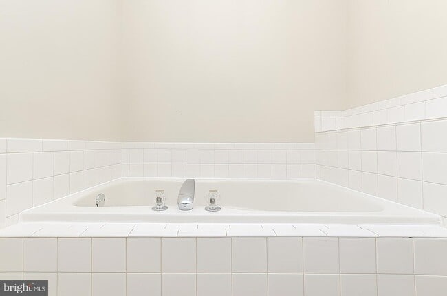 Building Photo - 9 E Calabash Ct