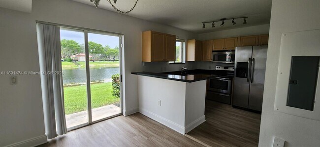 Primary Photo - 3478 Briar Bay Blvd