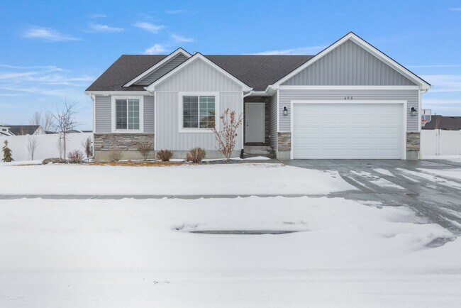 Building Photo - 3 Bed 2 Full Bath home