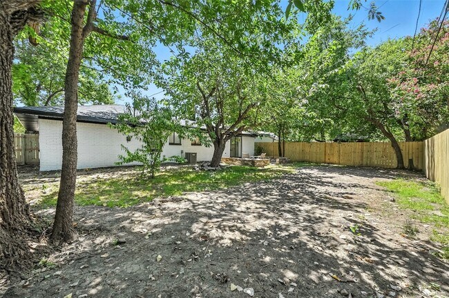 Building Photo - 214 Dorris Dr