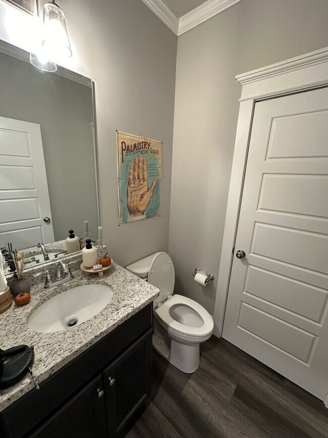 Building Photo - Four Bedroom Available off MLK