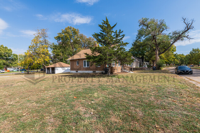 Building Photo - 1810 W McKee