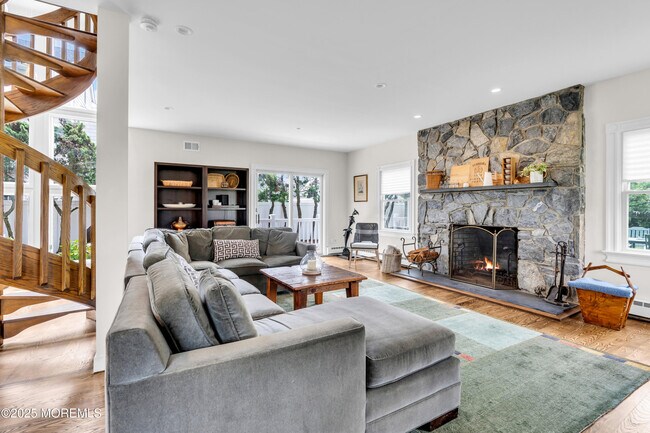 Building Photo - 1612 Ocean Ave N