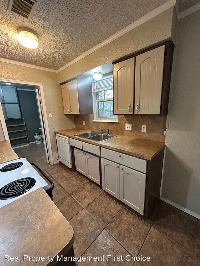 Building Photo - 3 br, 1 bath House - 905 W Denver