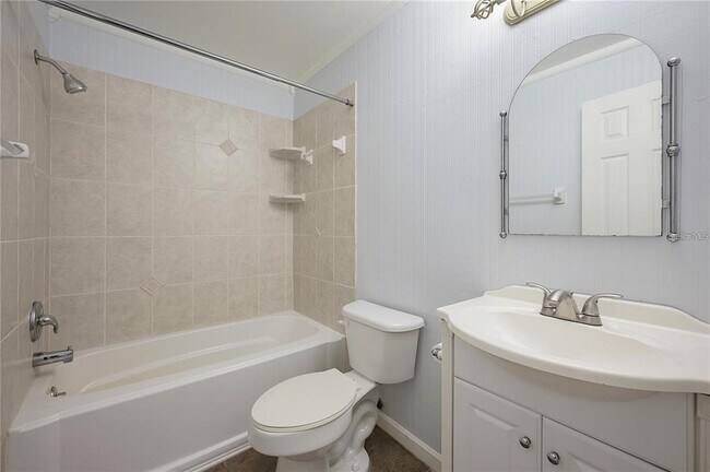 Building Photo - 2608 Hidden Lake Dr N