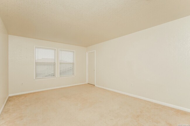 Building Photo - 5915 Iris Isle