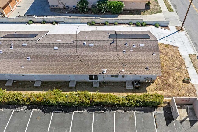 Building Photo - 108 S Lindsay St