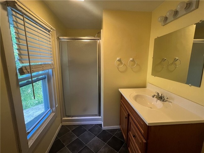 Building Photo - 10 Columbia St