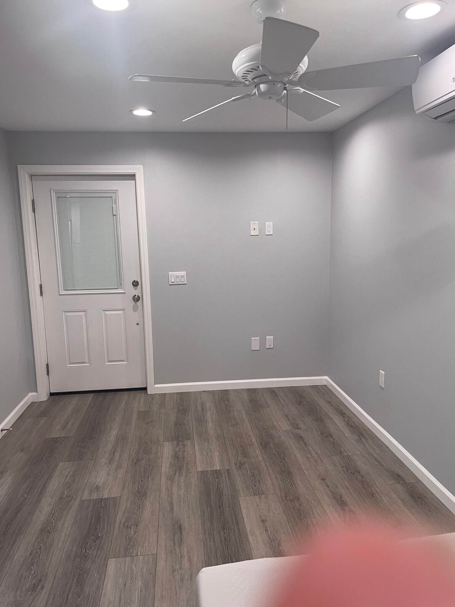 Living area-Television can be mounted on this wall - 33742 Alcazar Dr