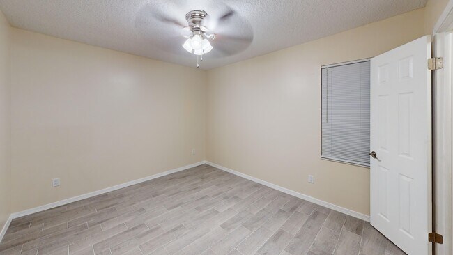 Building Photo - 680 Roger Sherman St