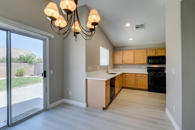 Building Photo - This  one-story home is located in the hea...