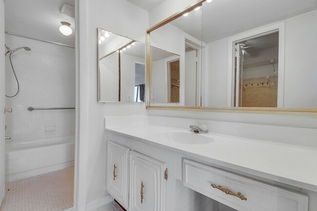 Building Photo - 410 Wilma Cir