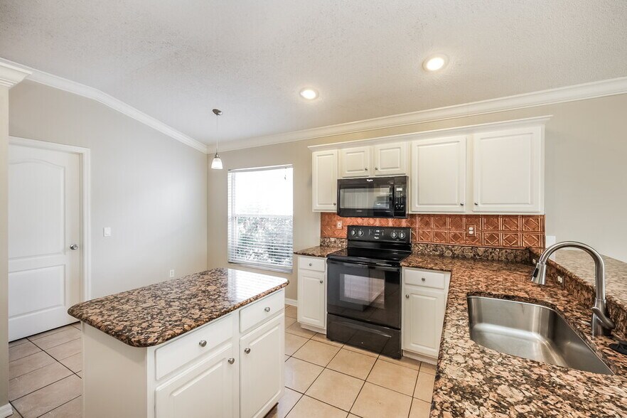 Building Photo - 304 Fareham Dr