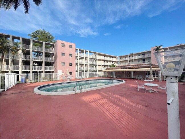 Building Photo - 2800 NW 56th Ave