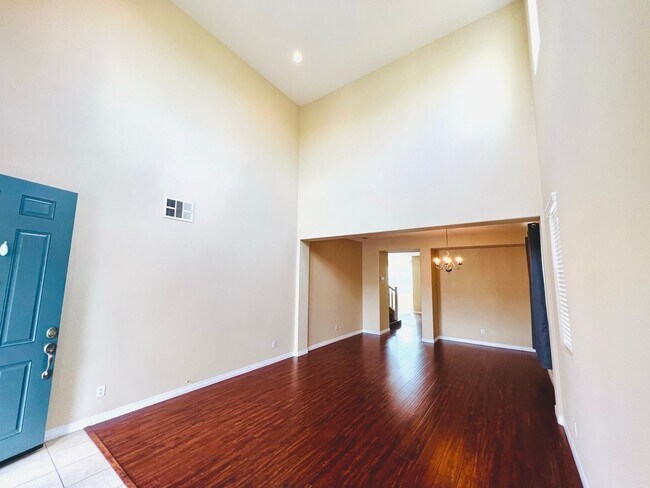 Building Photo - Beautiful 4 Bedroom home