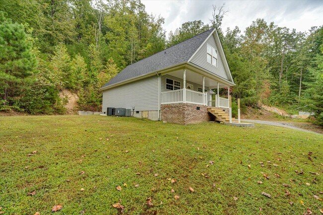 Building Photo - Charming 3-Bed / 2-Bath Home