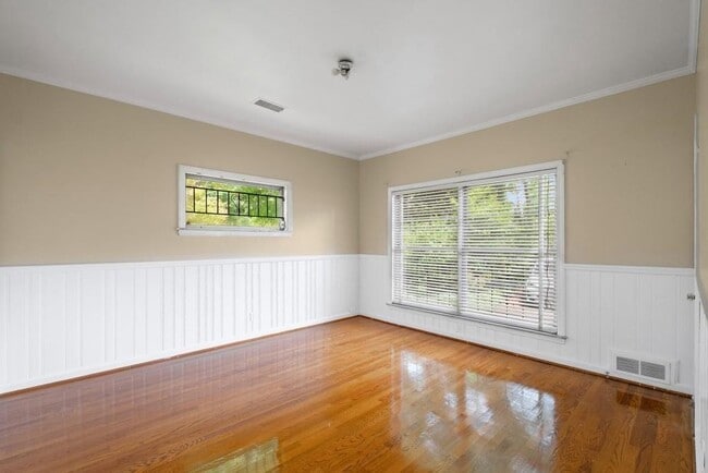 Building Photo - 757 Old Ivy Rd NE