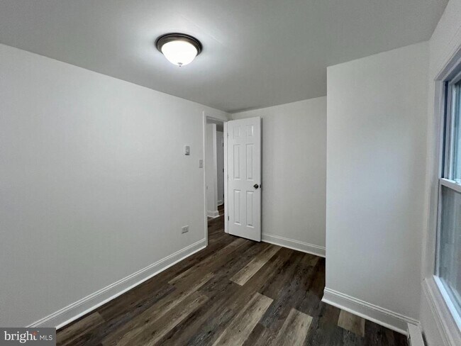 Building Photo - 20 Laurel Hill Ln