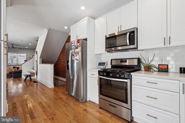 Building Photo - 921 N 28th St