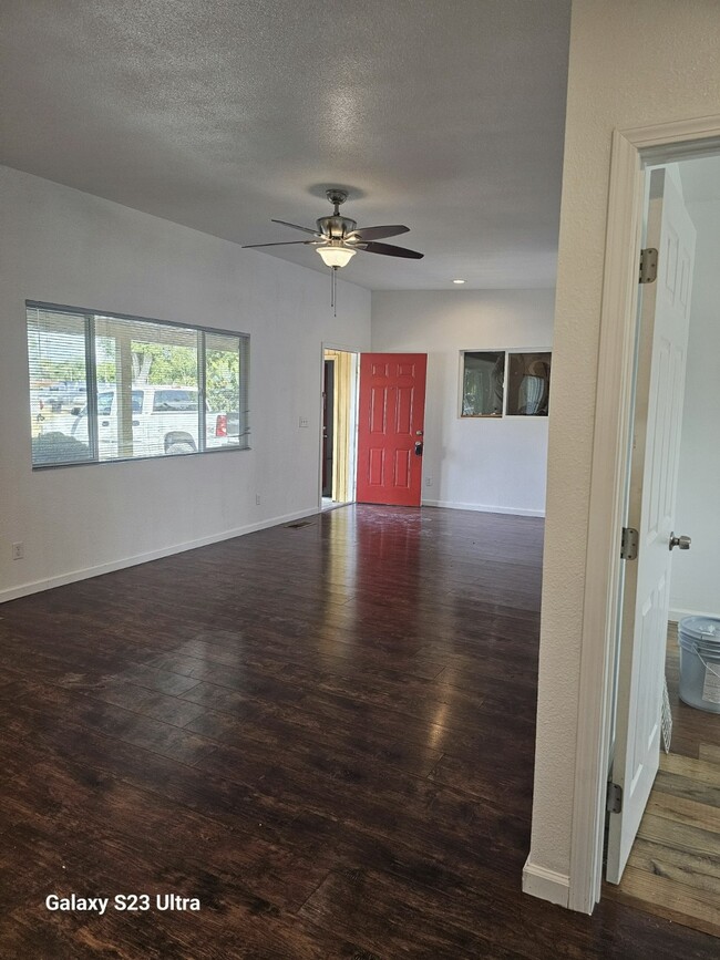 Building Photo - 606 Placid Ln