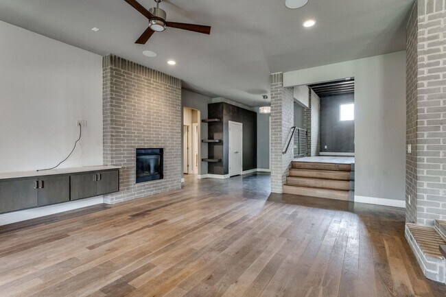 Building Photo - 2125 Heavenly Dr