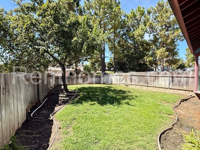 Building Photo - 10515 Carrington Dr