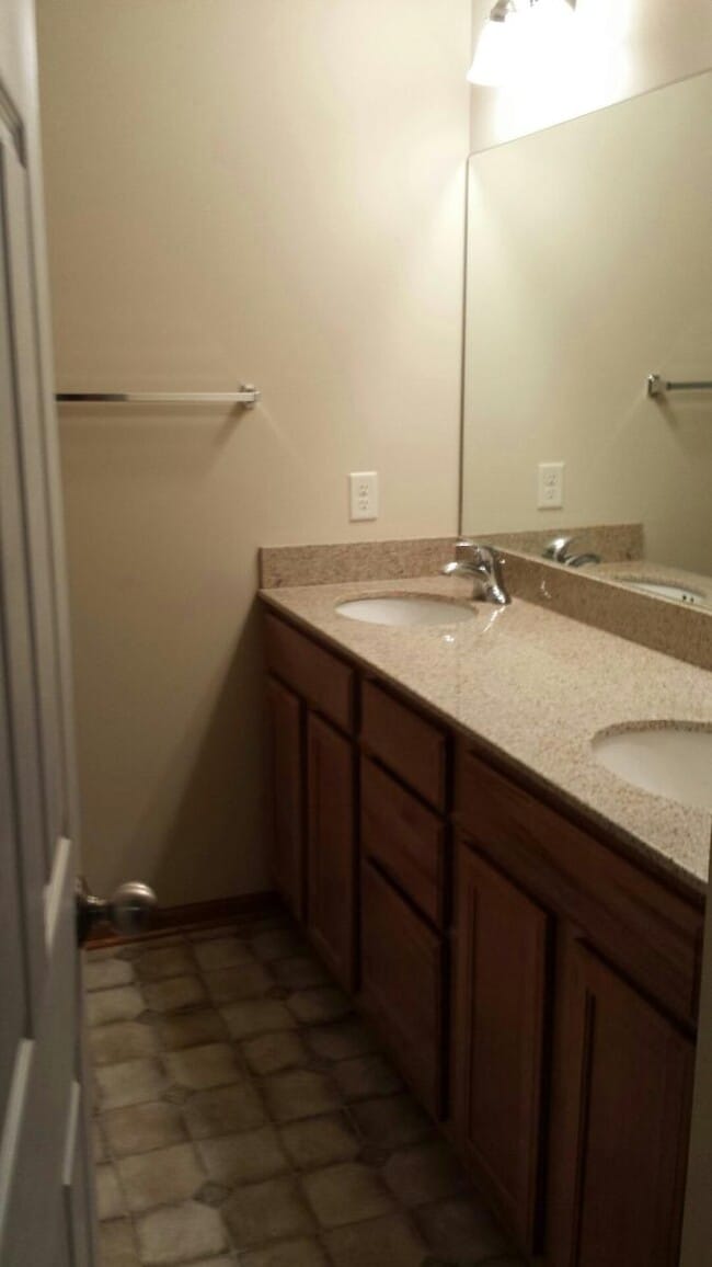 Master Bathroom - 6051 Glenbrook Ln