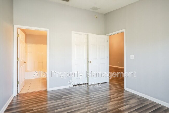 Building Photo - 6860 Skaff Ave