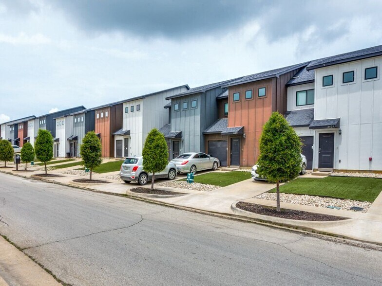 Building Photo - 3316 Brambleton Hill Pl