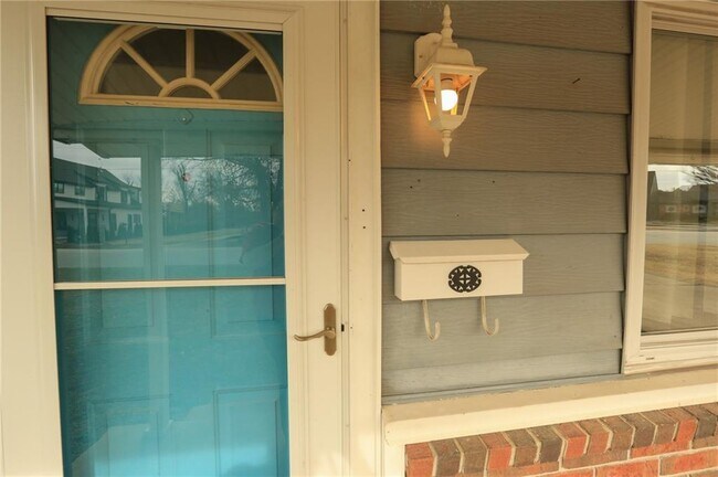 Building Photo - 804 NW 8 St