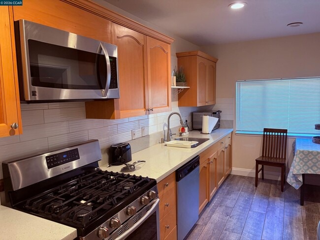 Building Photo - 143 Pulido Rd