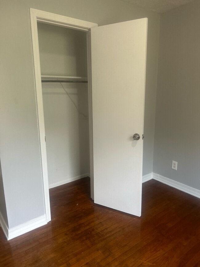 Building Photo - 408 S Foster Dr