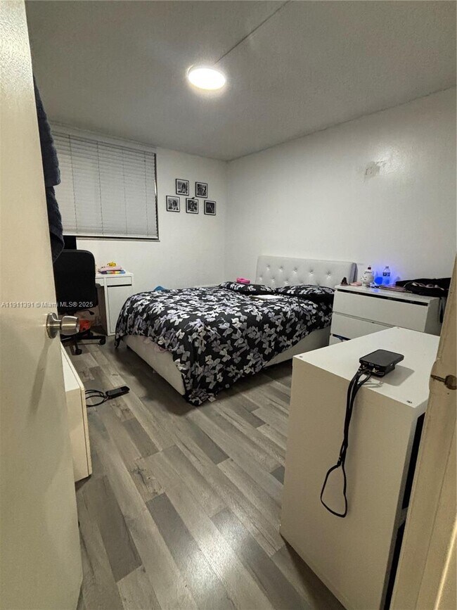 Building Photo - 3561 SW 117th Ave