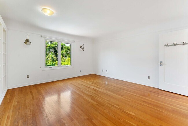 Building Photo - Incredible 4 bd 3 ba home- AVAILABLE SOON