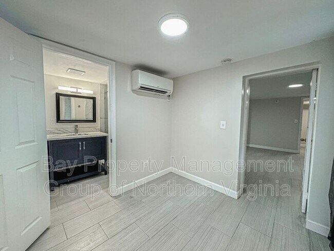 Building Photo - 4412 Volta Pl NW