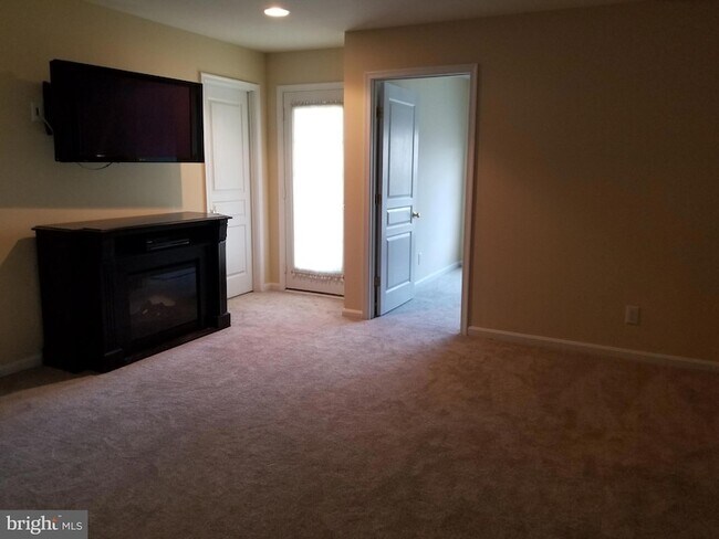 Building Photo - 181 Hudson Dr