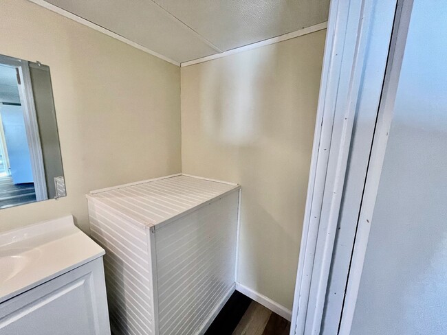 Building Photo - Recently Renovated 2 Bedroom / 2 bathroom ...