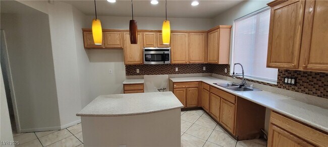 Building Photo - 8198 Rock Meadows Dr