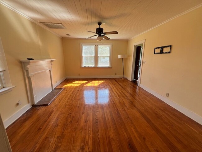 Building Photo - 2 Bedroom 2 Bath House in Wagener Terrace ...