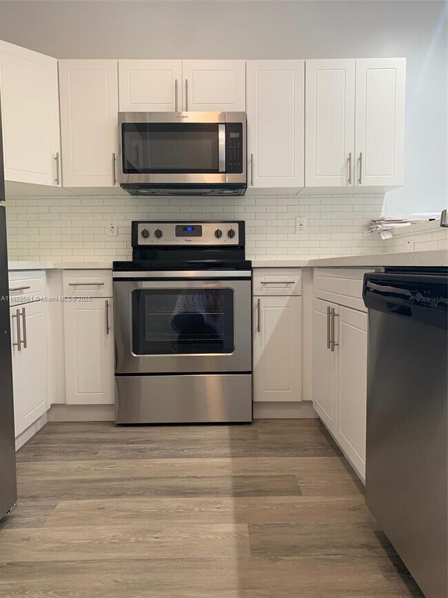 Building Photo - 805 E 28th St