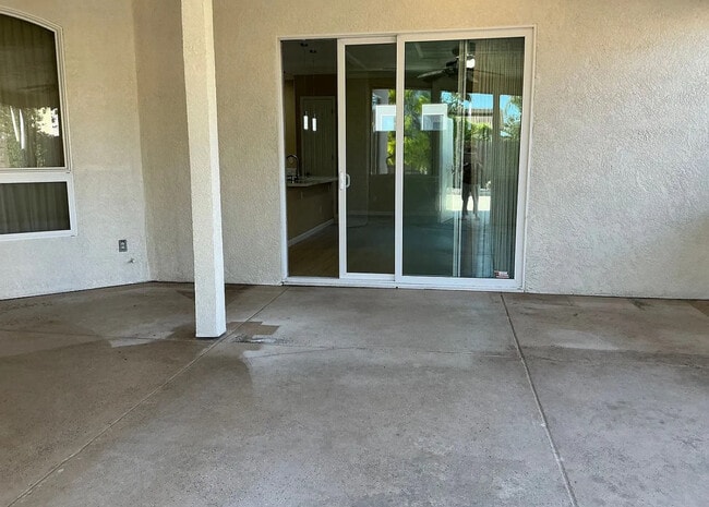 Building Photo - 1065 Garden Gate Dr