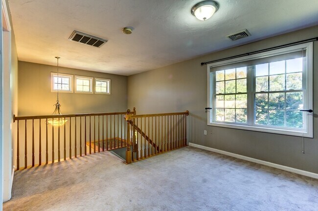 Building Photo - 28 Ptarmigan Dr