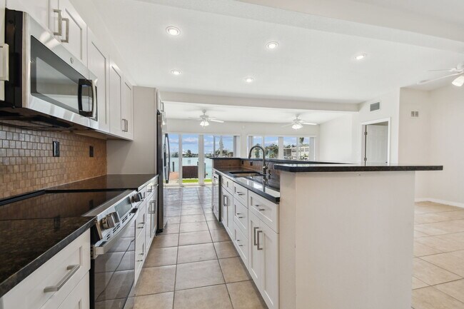 Building Photo - 345 Capri Blvd