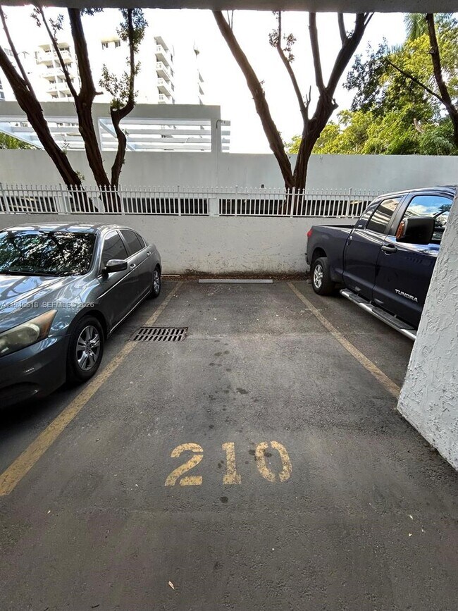 Building Photo - 1666 West Ave