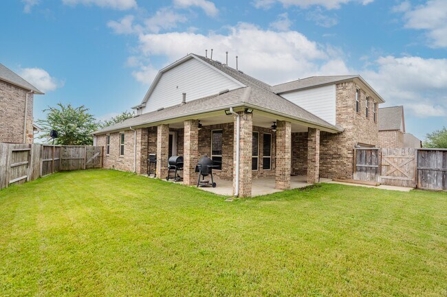 Building Photo - 7339 Chatham Green Dr
